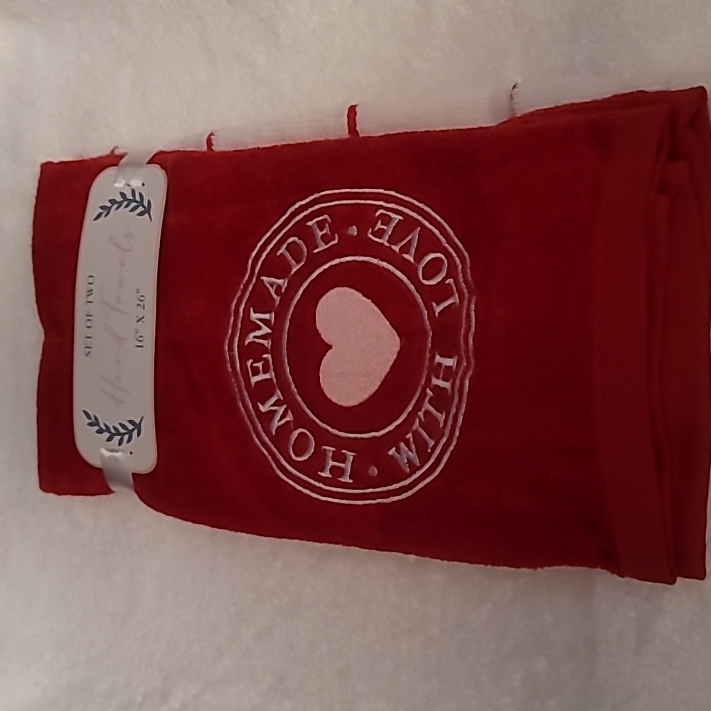 NWT 2 pack Hand Towels